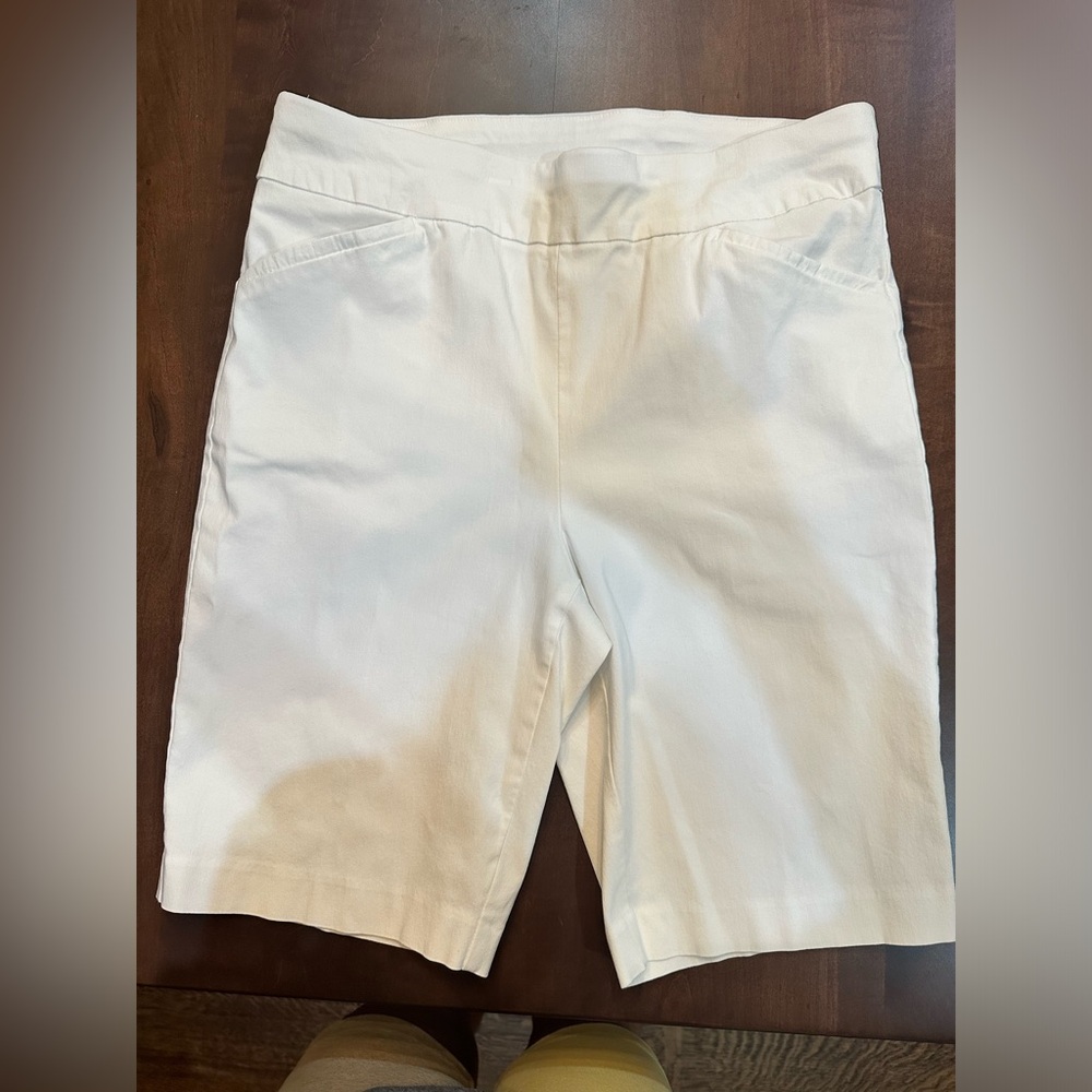 White ladies shorts size large/12. Elastic waistband and stretchy fabric